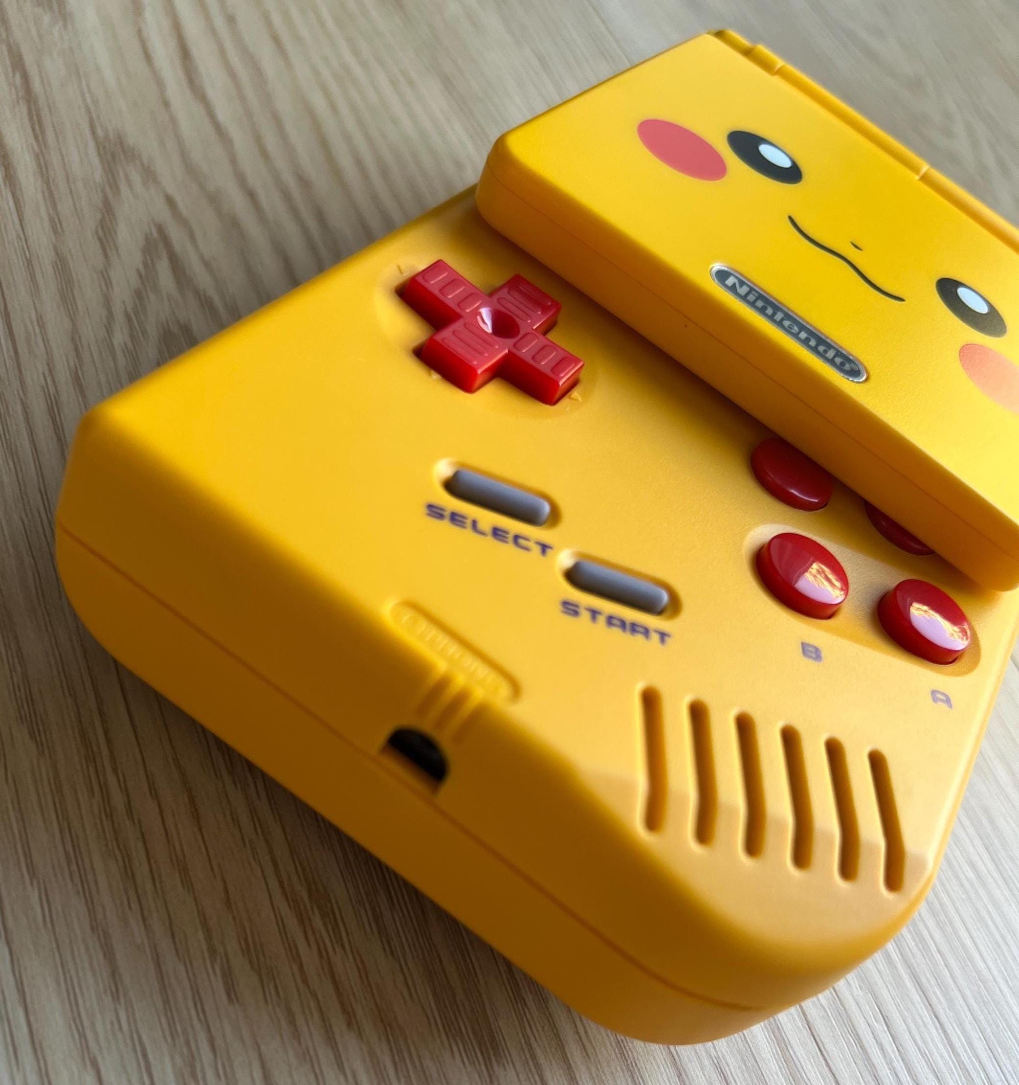 Nintendo Gameboy DMG 104 DS Lite Console Pikachu